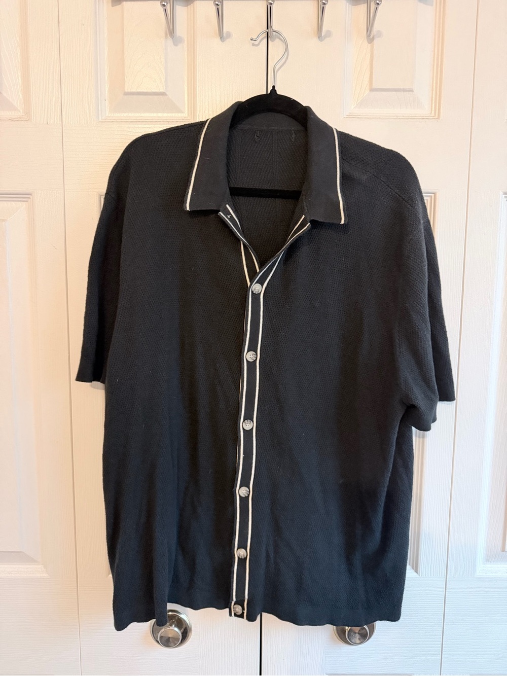 Source Unknown Black Short-Sleeve Button-Down Shirt with White Trim